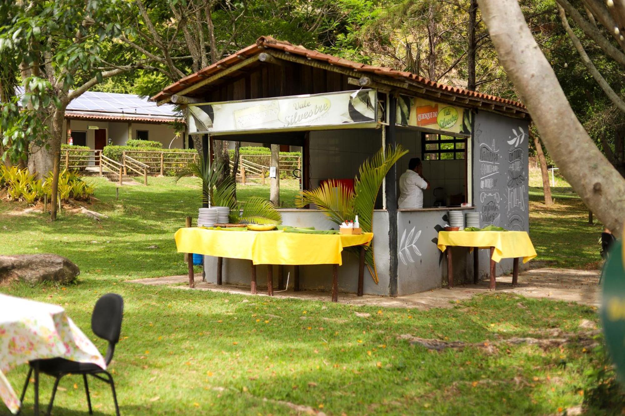 Vale Silvestre Eco Park Hotel โกเวร์นาดอร์ วาลาดาเรส ภายนอก รูปภาพ