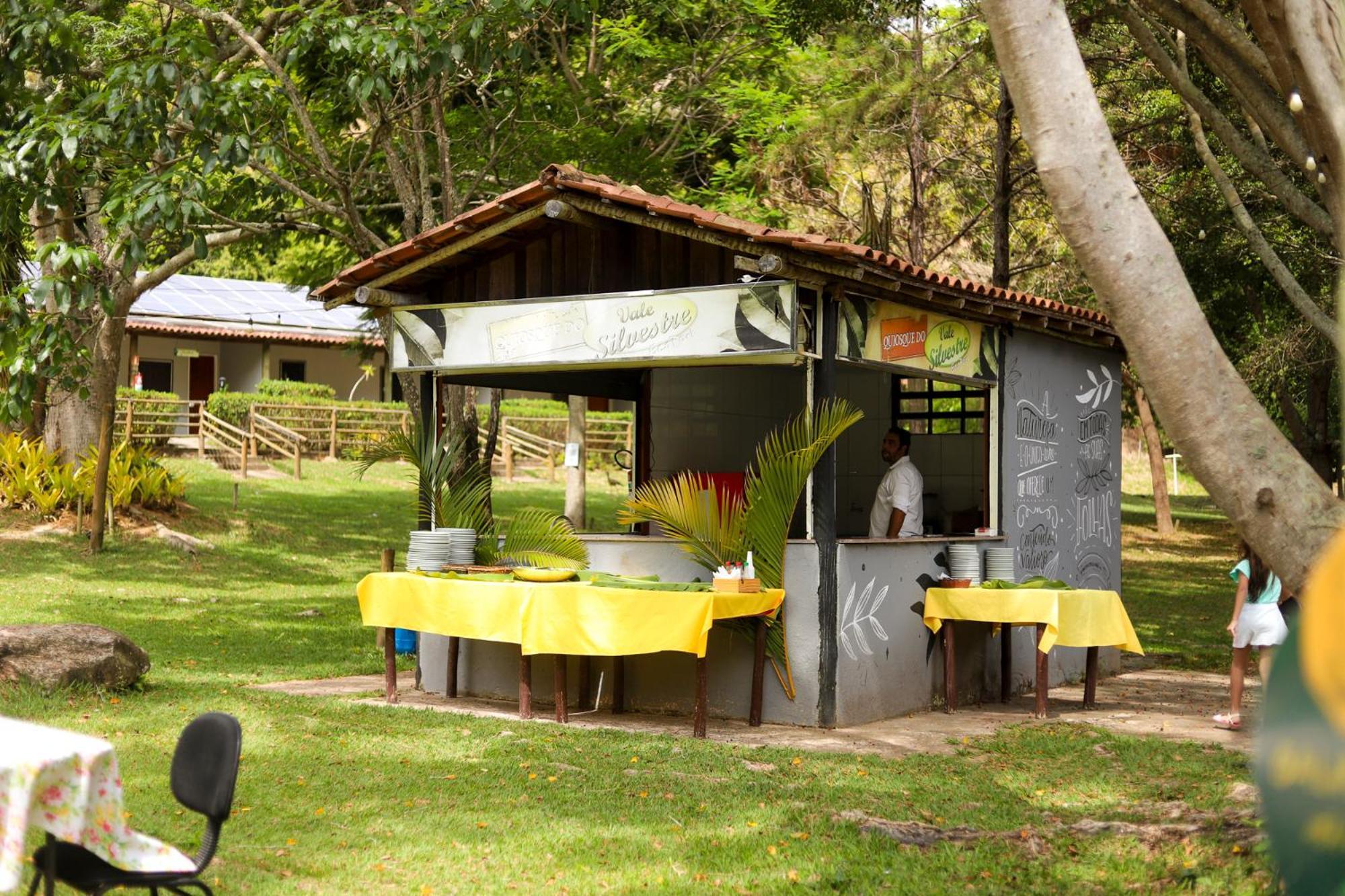 Vale Silvestre Eco Park Hotel โกเวร์นาดอร์ วาลาดาเรส ภายนอก รูปภาพ