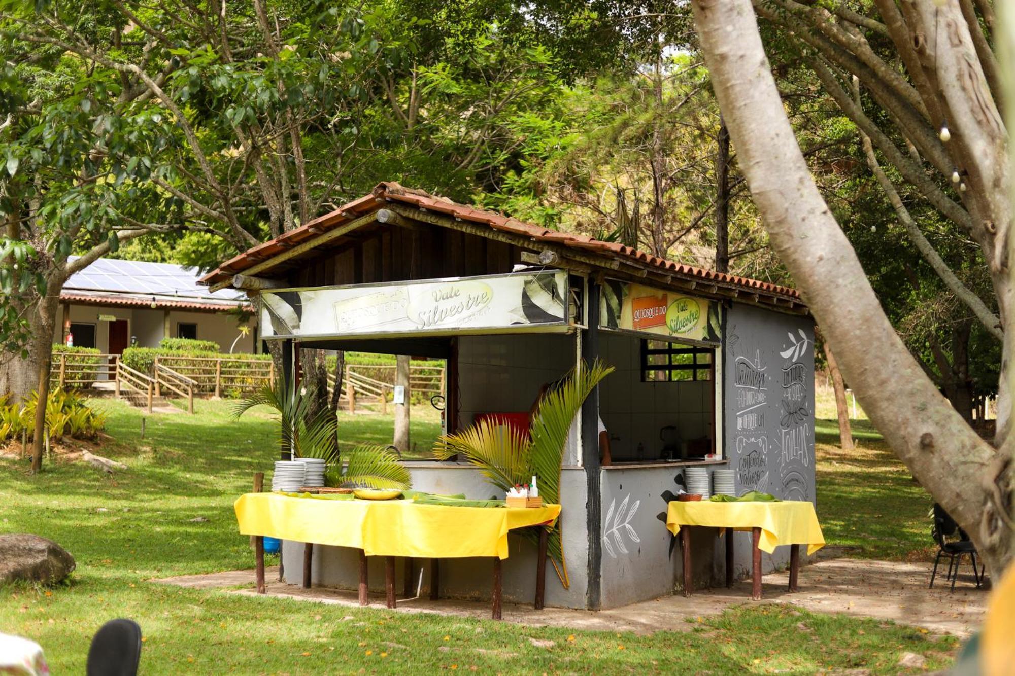 Vale Silvestre Eco Park Hotel โกเวร์นาดอร์ วาลาดาเรส ภายนอก รูปภาพ