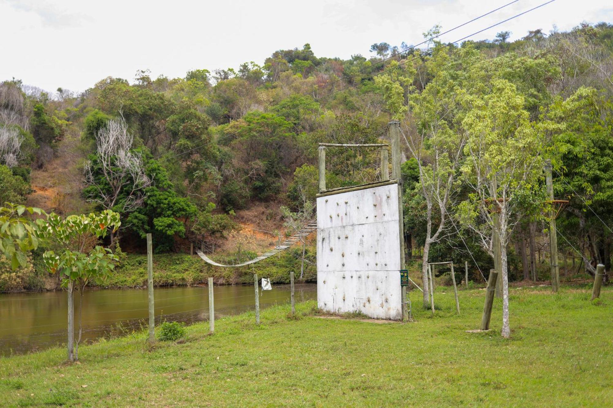 Vale Silvestre Eco Park Hotel โกเวร์นาดอร์ วาลาดาเรส ภายนอก รูปภาพ
