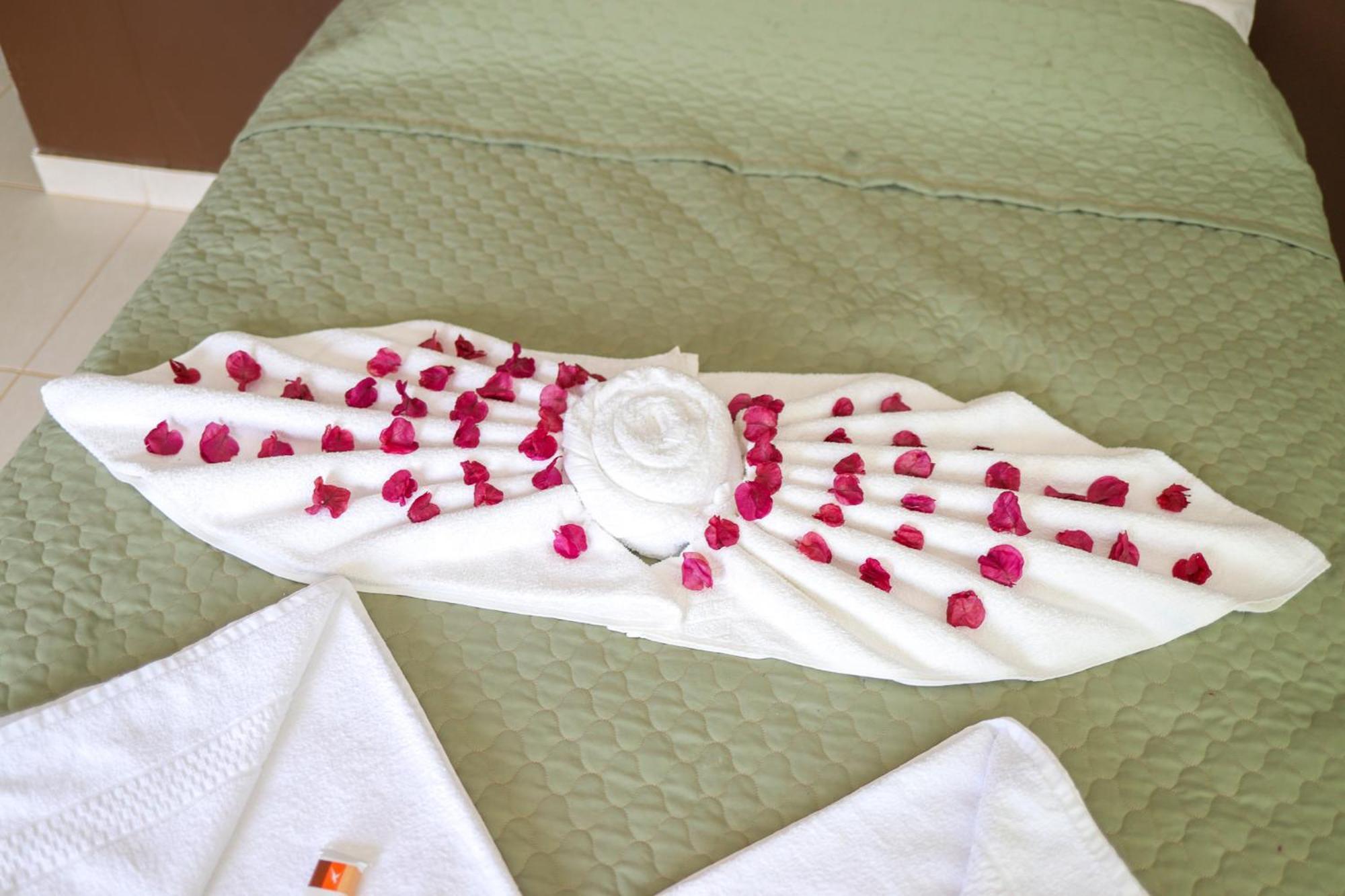 Vale Silvestre Eco Park Hotel โกเวร์นาดอร์ วาลาดาเรส ภายนอก รูปภาพ