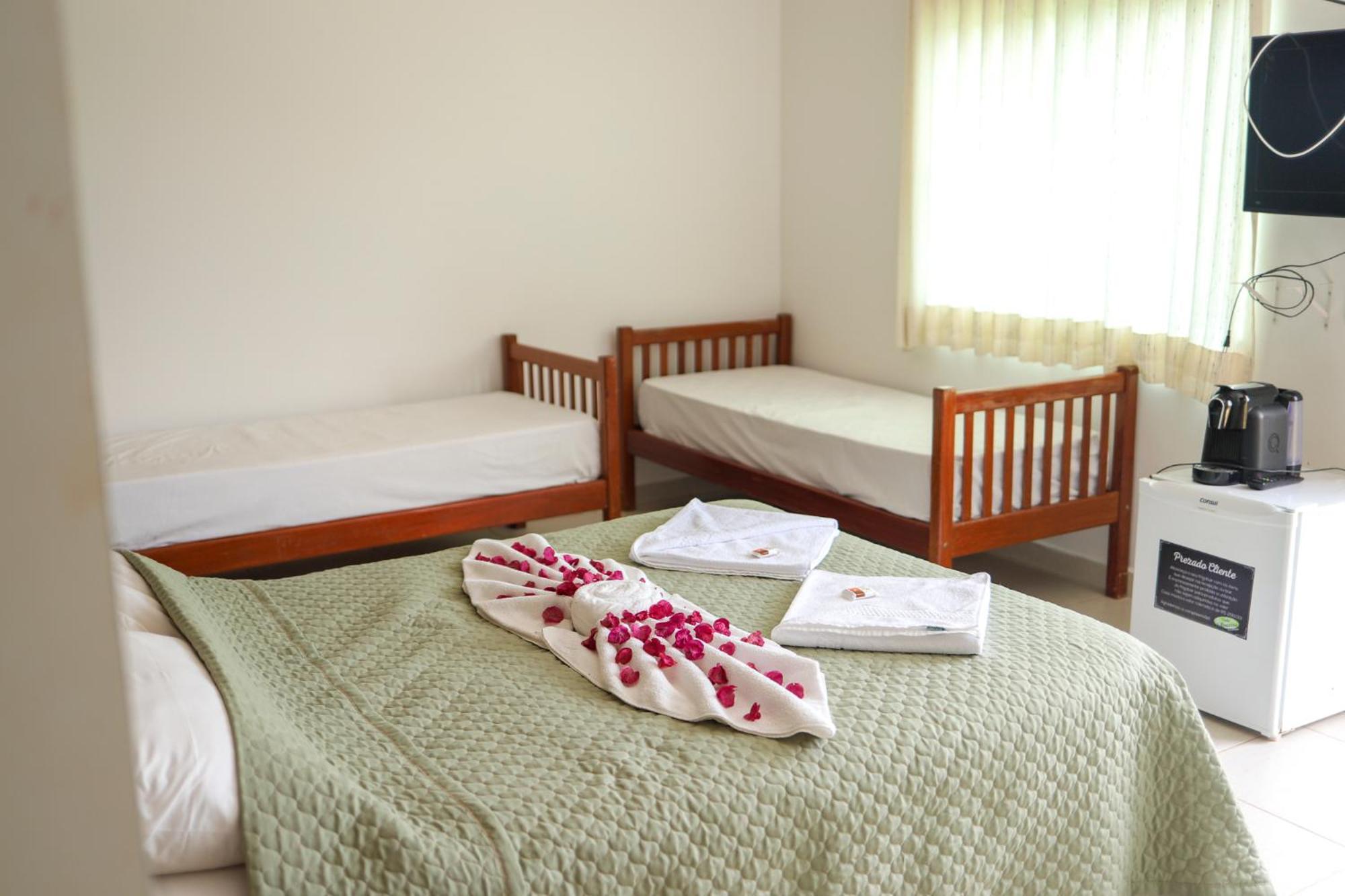 Vale Silvestre Eco Park Hotel โกเวร์นาดอร์ วาลาดาเรส ภายนอก รูปภาพ