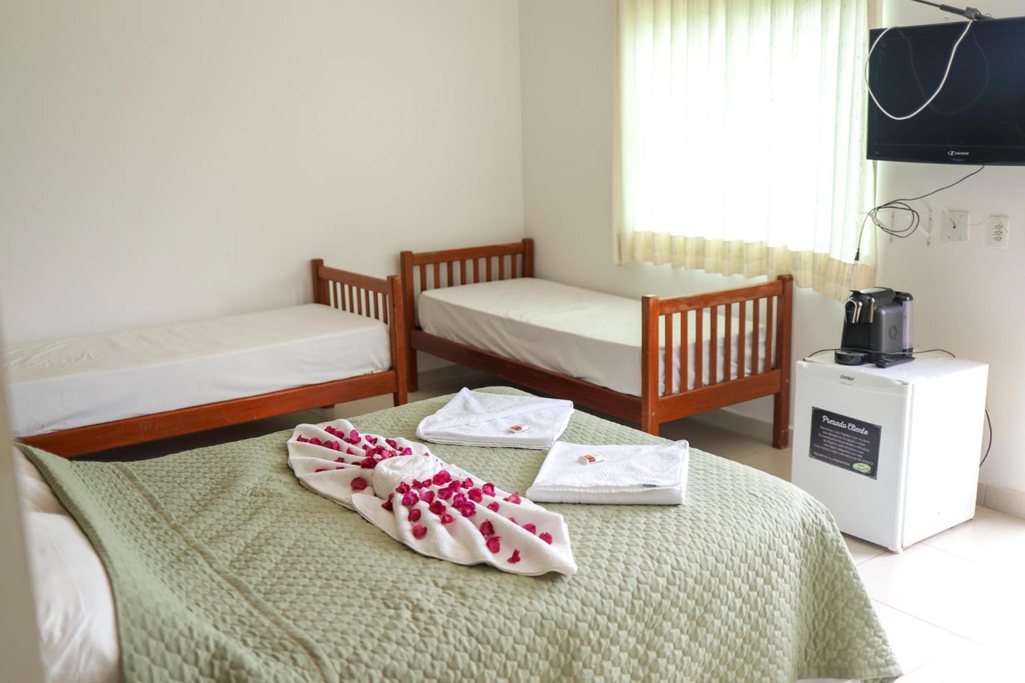 Vale Silvestre Eco Park Hotel โกเวร์นาดอร์ วาลาดาเรส ภายนอก รูปภาพ