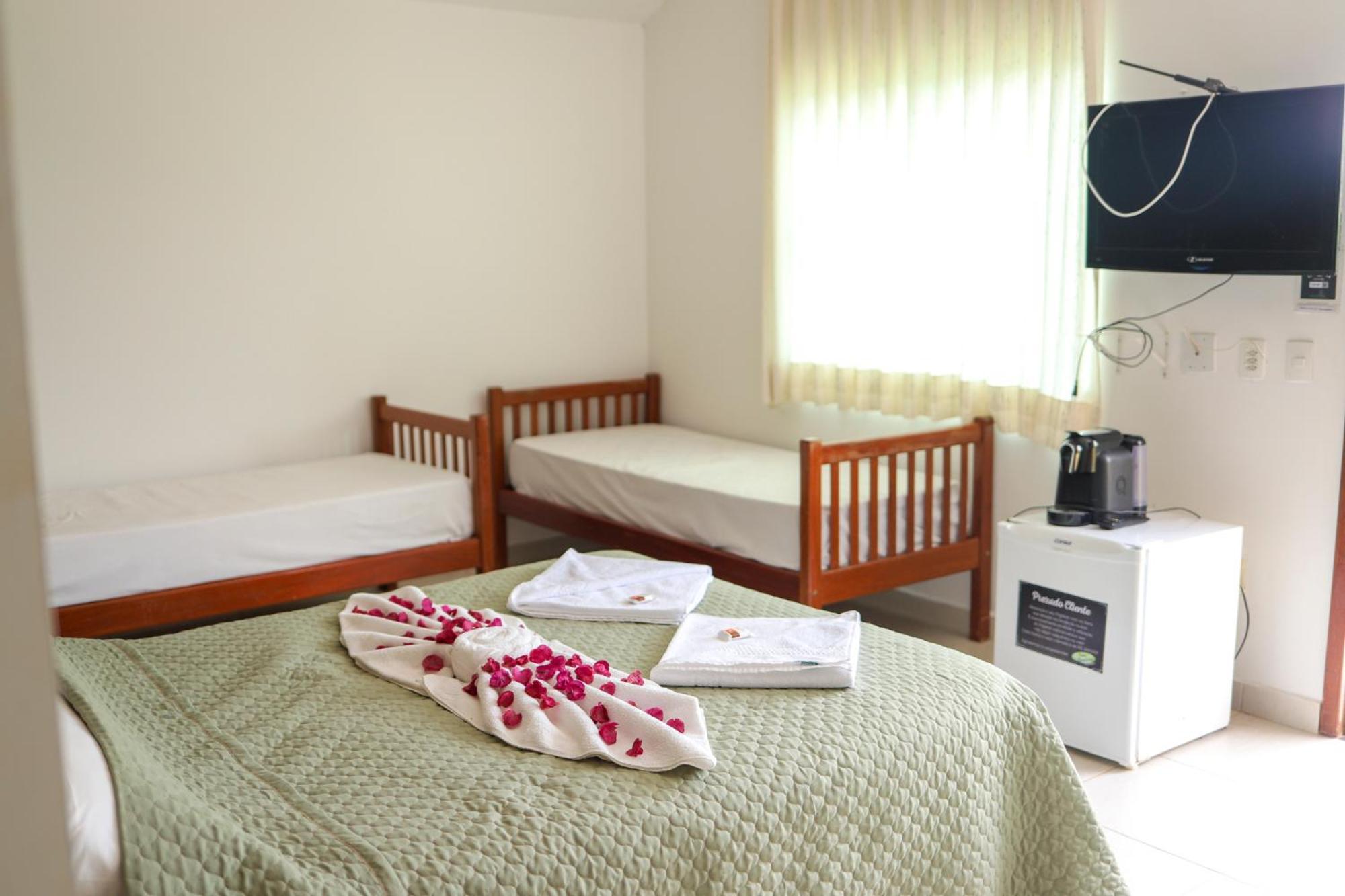 Vale Silvestre Eco Park Hotel โกเวร์นาดอร์ วาลาดาเรส ภายนอก รูปภาพ