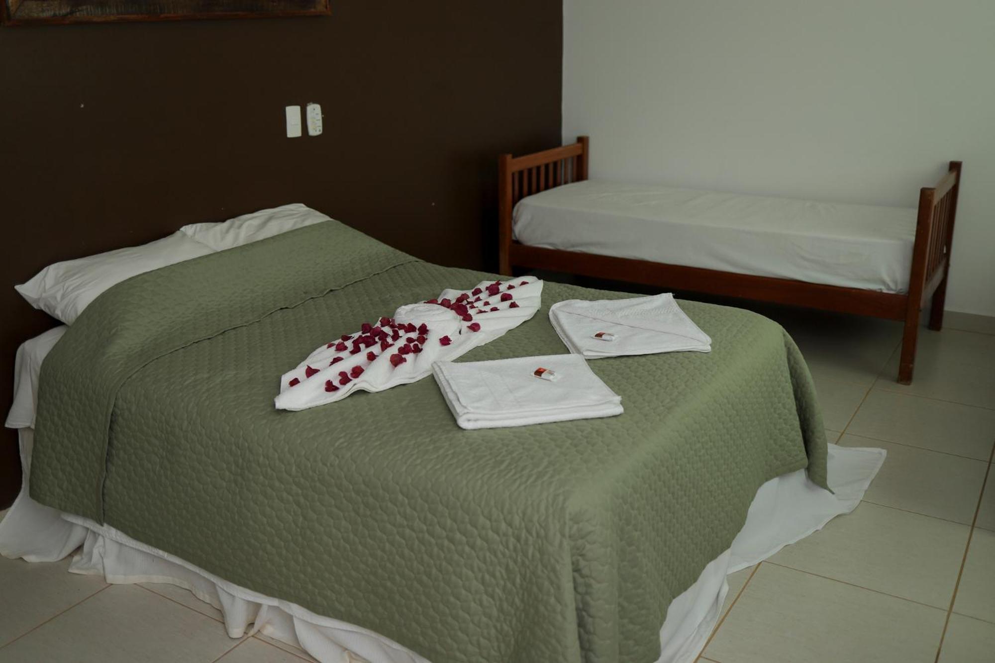 Vale Silvestre Eco Park Hotel โกเวร์นาดอร์ วาลาดาเรส ภายนอก รูปภาพ