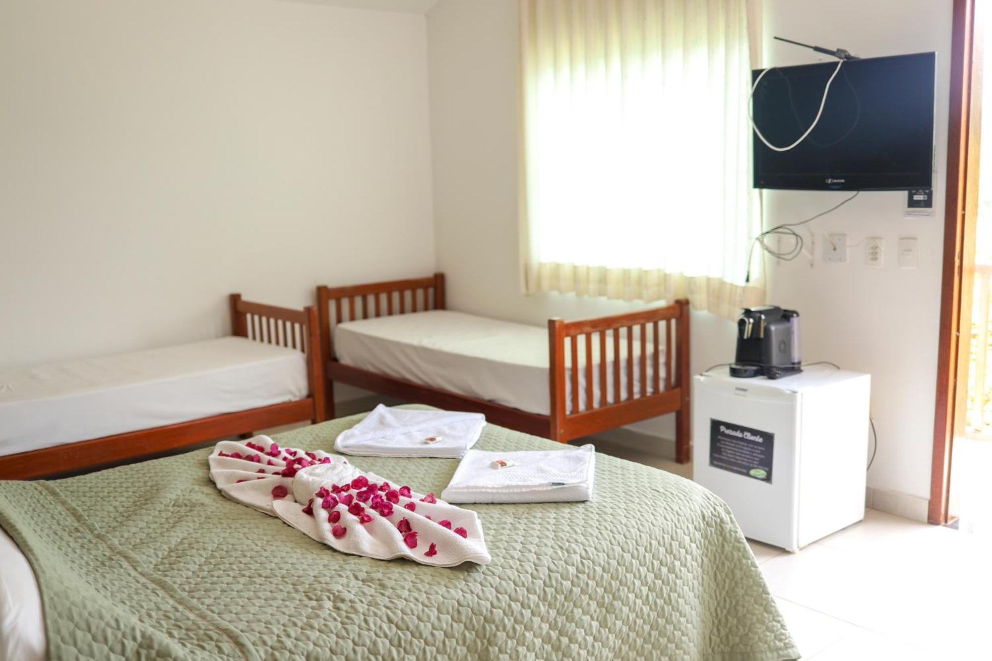 Vale Silvestre Eco Park Hotel โกเวร์นาดอร์ วาลาดาเรส ภายนอก รูปภาพ